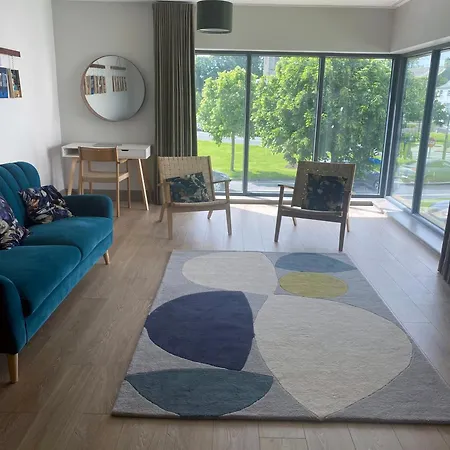 At Bowe's Cafe * Дарроу