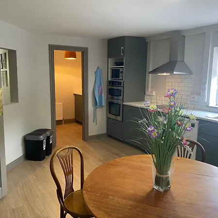 At Bowe's Cafe 아파트