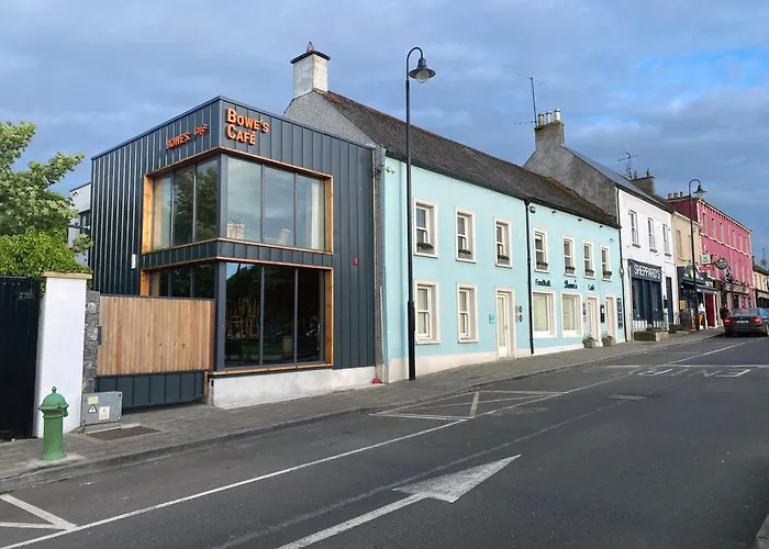 At Bowe's Cafe Lejlighed *