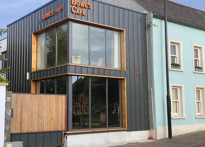 At Bowe's Cafe Lejlighed Durrow